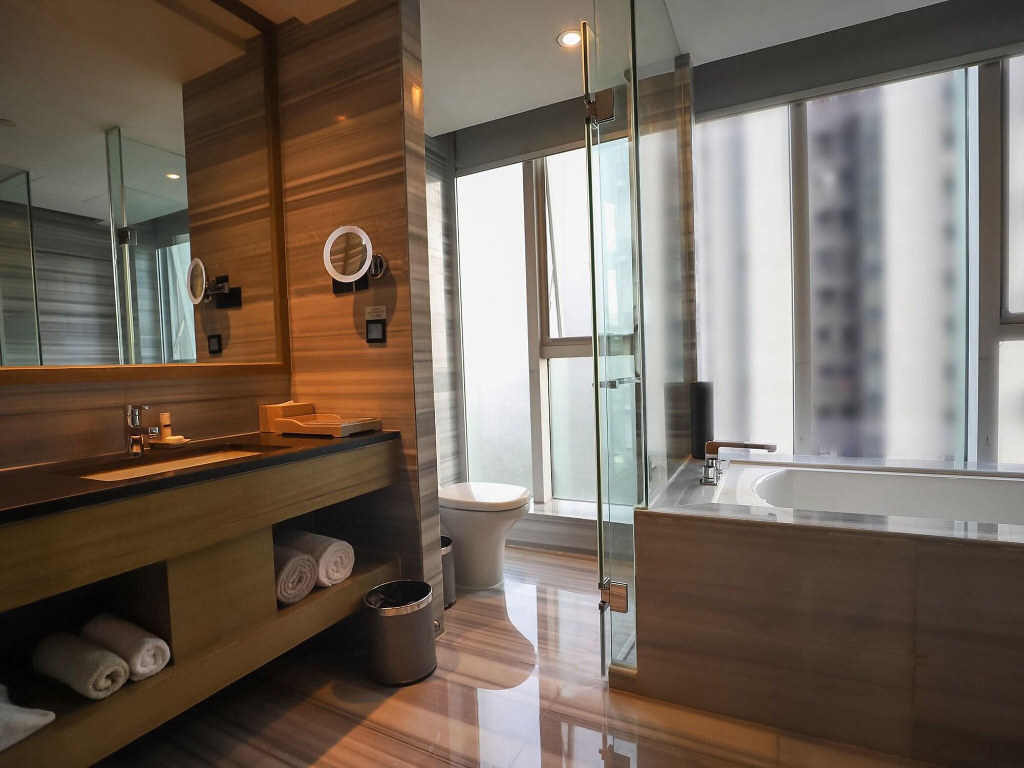 โรงแรม โรงแรมโรมบัส ปาร์ค ออร่า 5*
