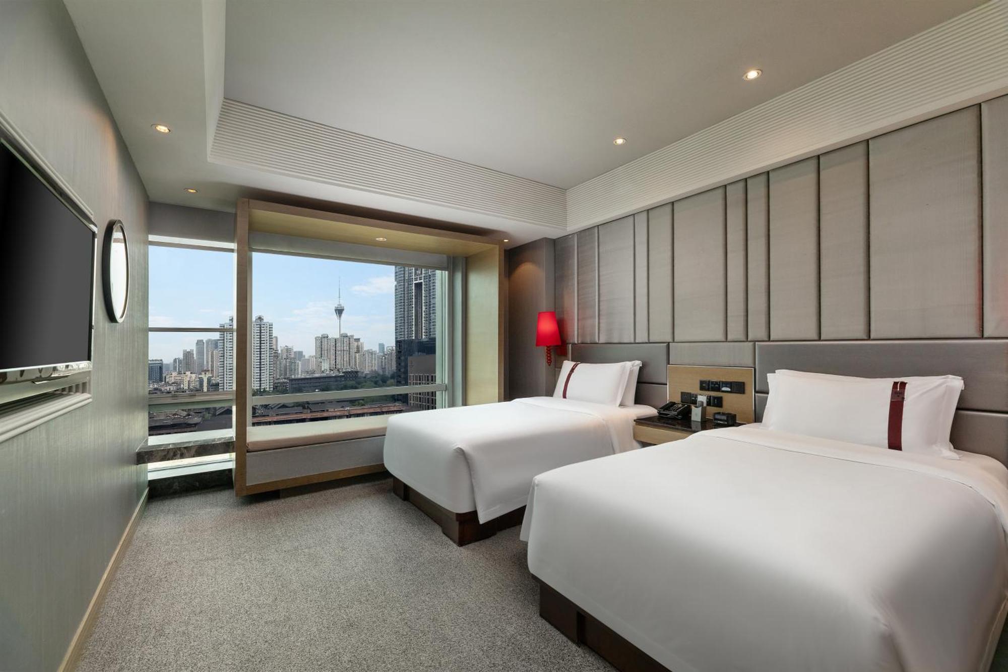 โรงแรมโรมบัส ปาร์ค ออร่า โรงแรม 5*