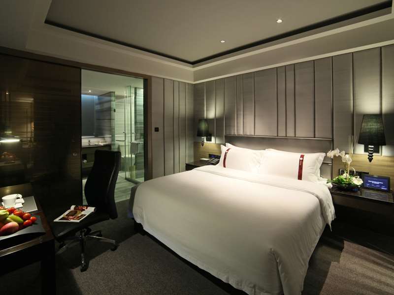 โรงแรมโรมบัส ปาร์ค ออร่า 5*